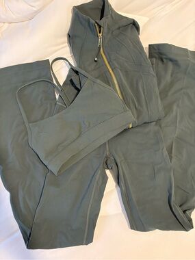 lululemon athletica dark green leggings, sports bra & jacket set